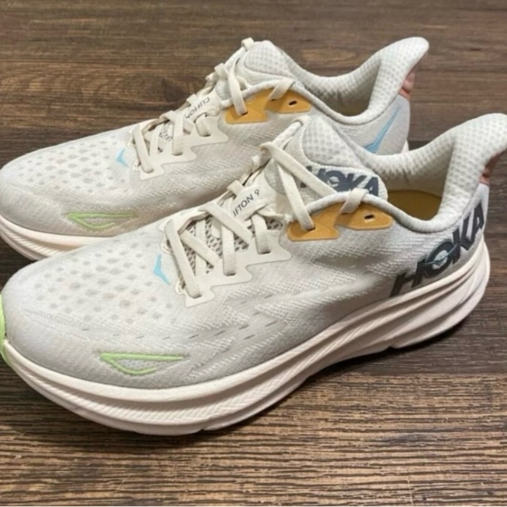 HOKA NWT men’s Clifton 9 vanilla/Astral